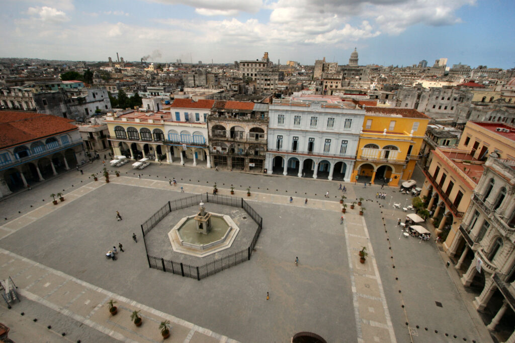 Plaza Vieja | Hostal Peregrino